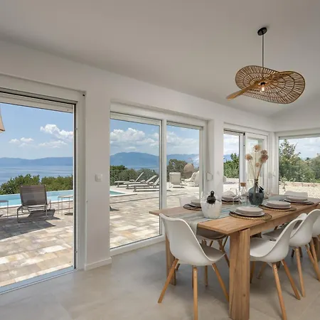 Elora Seaview Private Pool And Garden - Happy