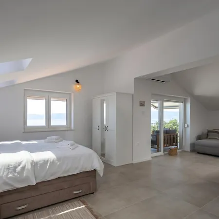 Elora Seaview Private Pool And Garden - Happy Tatil Evi Kostrena